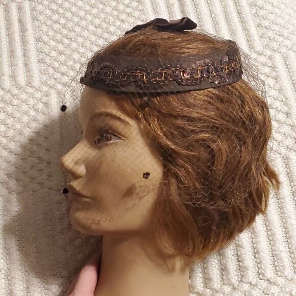 1960s brown satin ring hat with netting and feathers. - Picture 3 of 7